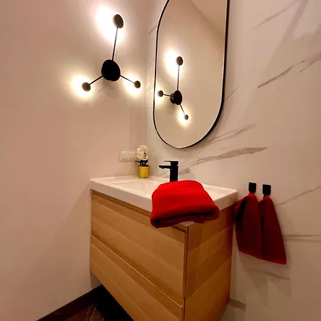 Special 1 Bed Center *