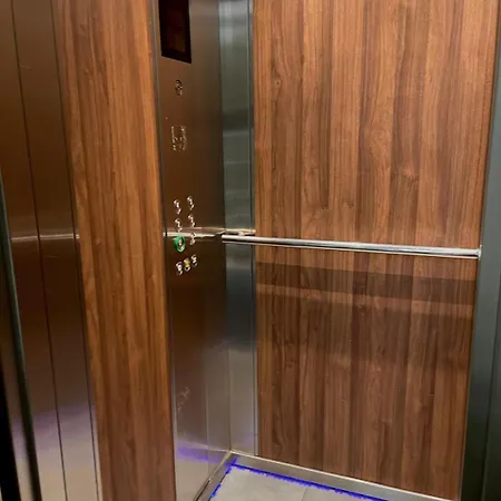 Special 1 Bed Center Апартаменты *